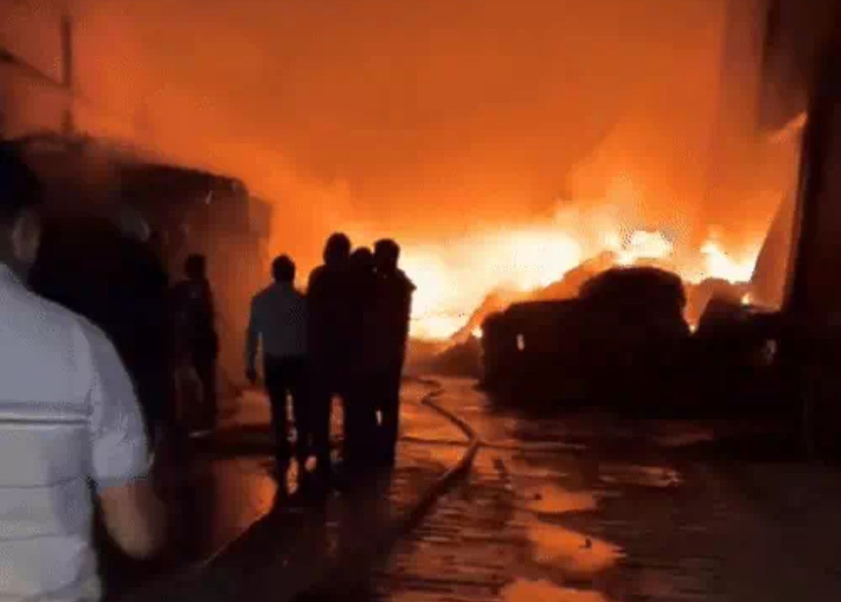 पानीपत की ओम बालाजी फैक्ट्री राख का ढेर, धागे व मशीनें जलीं लेकिन कोई हताहत नहीं