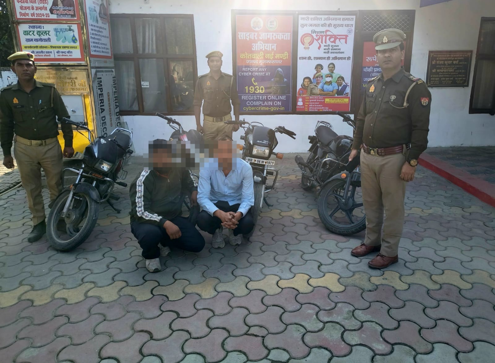 मुजफ्फरनगर: ऑनलाइन चोरी की बाइक बेचने वाले गिरोह का भंडाफोड़, दो शातिर चोरों से 4 बाइक और फर्जी दस्तावेज बरामद