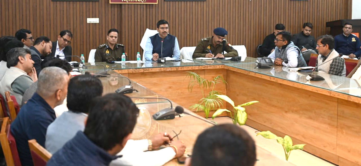 बिना HSRP और GPS वाले वाहनों पर होगी सख्त कार्रवाई: जिलाधिकारी मनीष बंसल