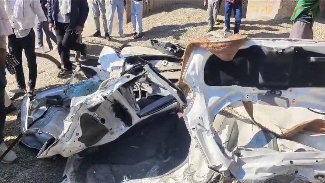 सहारनपुर में दर्दनाक हादसा: ओवरलोड डंपर कार पर पलटा, एक ही परिवार के 7 लोगों की मौत