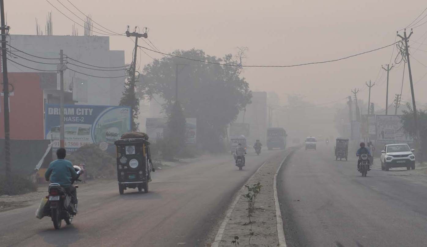 शामली में घना स्मॉग: आंखों में जलन और सांस लेने में परेशानी बढ़ी