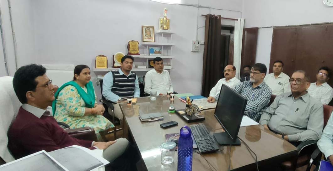 शामली: जीएसटी कार्यालय में व्यापारियों की समस्याओं पर अधिवक्ताओं और अधिकारियों की बैठक