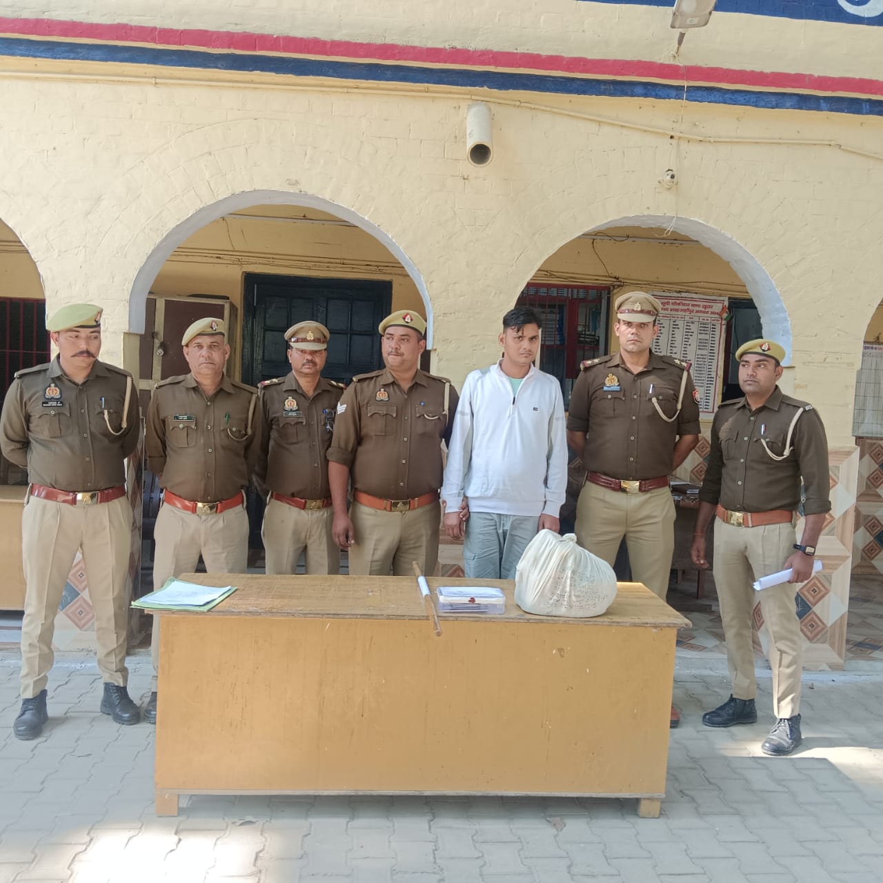 टोल टैक्स से बचने के लिए 'फर्जी दारोगा' बन घूम रहा था युवक, वर्दी और जाली ID के साथ गिरफ्तार