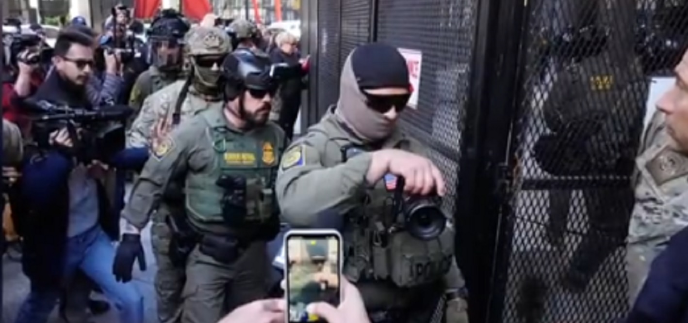 चार्लोट में अवैध प्रवासियों के खिलाफ 'चार्लोट्स वेब' अभियान शुरू, DHS ने जताई सुरक्षा चिंता