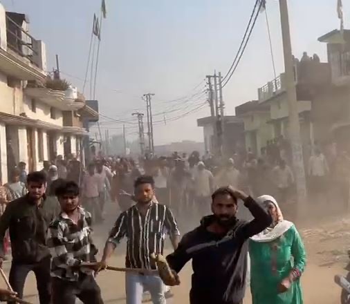 बरेली में कूड़े पर जंग : पड़ाेसियाें में लाठी-डंडे चले, पथराव में दर्जनभर लोग घायल