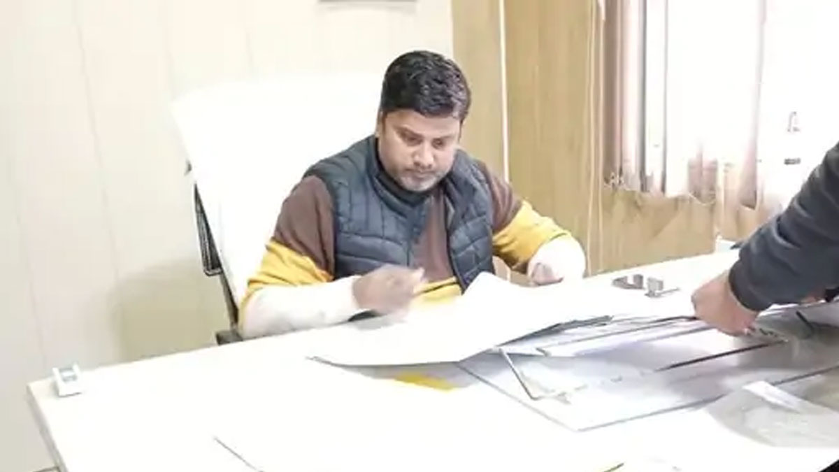 रैन बसेरा बना चोरों का निशाना: लिहाफ-गद्दे गायब, कर्मचारियों की लापरवाही उजागर, पालिका ने की बड़ी कार्रवाई