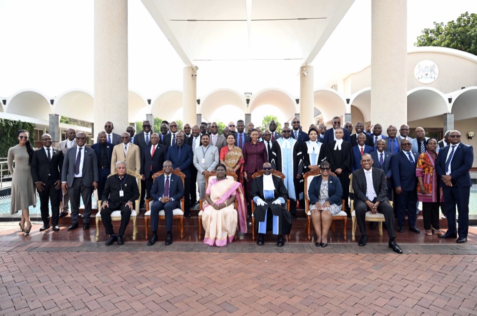 राष्ट्रपति द्रौपदी मुर्मु ने बोत्सवाना में भारत-बोत्सवाना सहयोग को नई दिशा देने का आह्वान किया