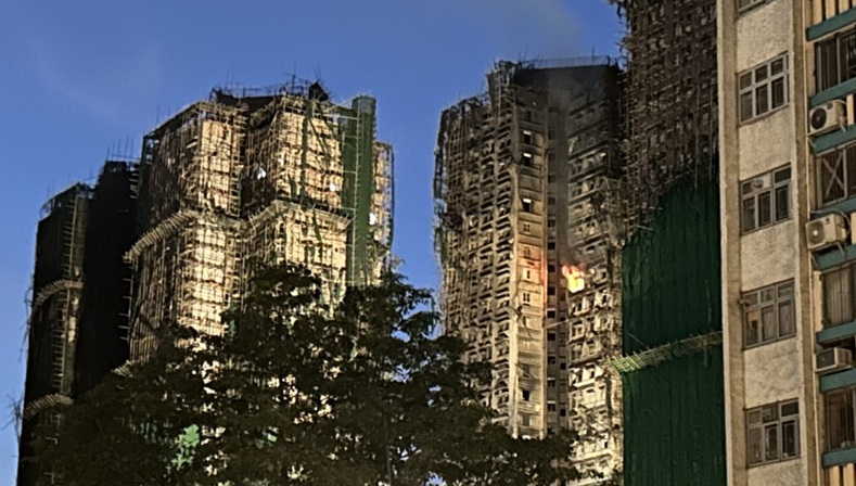 हांगकांग में आठ बहुमंजिला इमारतों में आग, 94 लोगों की मौत