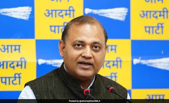 दिल्ली के पूर्व मंत्री सोमनाथ भारती को रायबरेली कोर्ट ने फरार घोषित किया, वारंट जारी