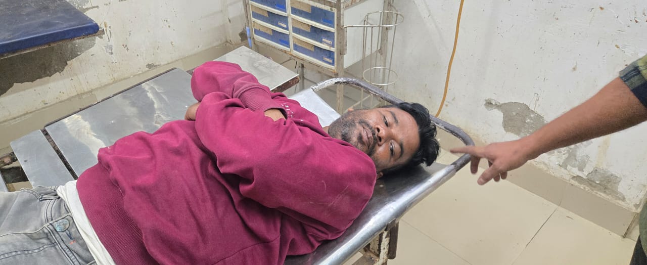 देवरिया में मुठभेड़ के बाद पशु तस्कर गिरफ्तार, पुलिस की गोली लगने से घायल