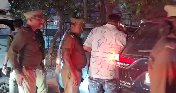 गाजियाबाद में हाई अलर्ट, लालकिला धमाके के बाद पुलिस का सघन चेकिंग ऑपरेशन