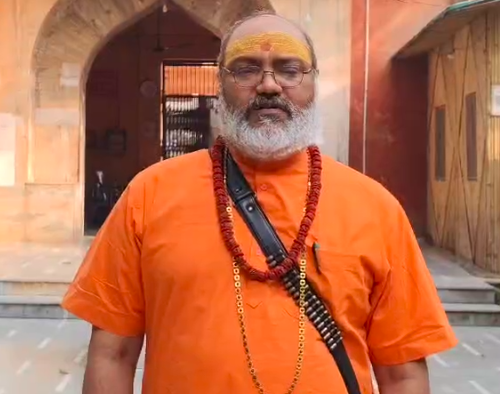 डासना महंत का विवादास्पद बयान: मुस्लिम डॉक्टरों के बहिष्कार का आह्वान, चैनल ने किया विरोध