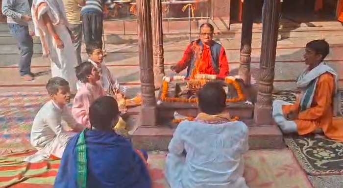 दिल्ली ब्लास्ट के बाद गाजियाबाद के दूधेश्वर नाथ मंदिर में शांति हवन और प्रार्थनाएँ