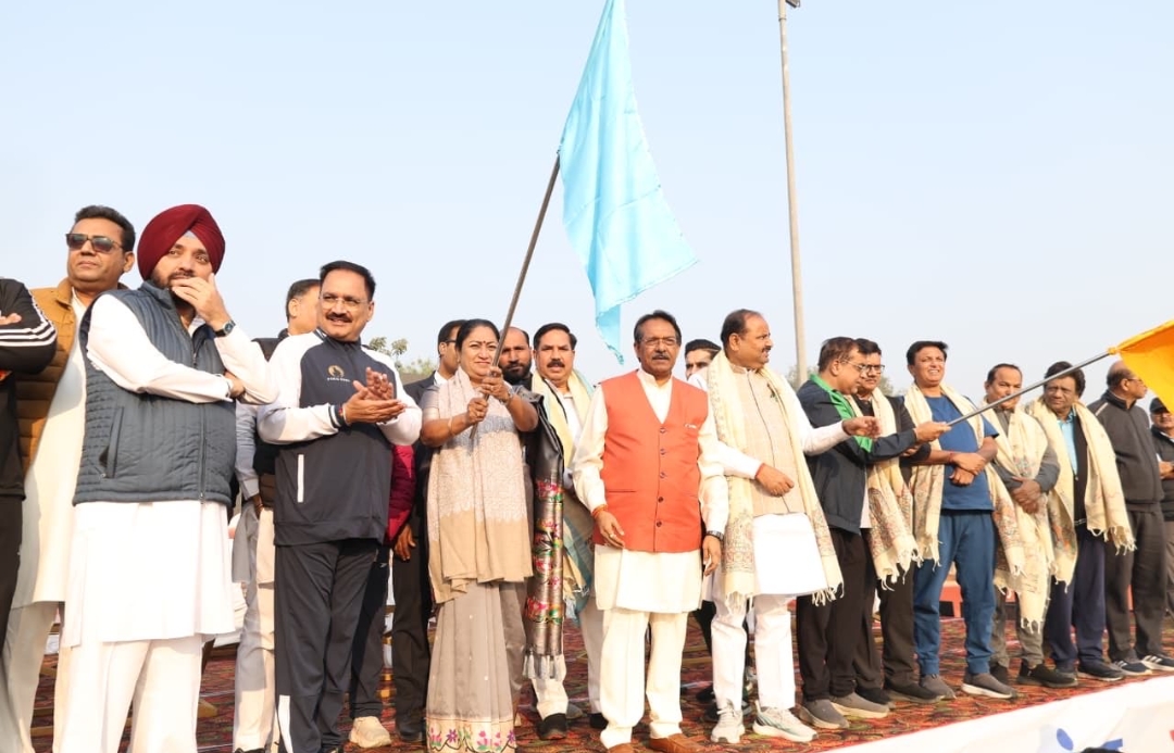 दिल्ली: रेखा गुप्ता ने ‘नमो रन फॉर रोड सेफ्टी’ को झंडी दिखाकर रवाना किया