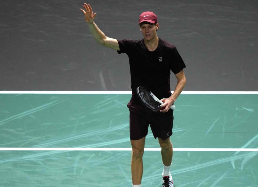 जैनिक सिनर ने बेन शेल्टन को हराकर पेरिस मास्टर्स सेमीफाइनल में जगह बनाई