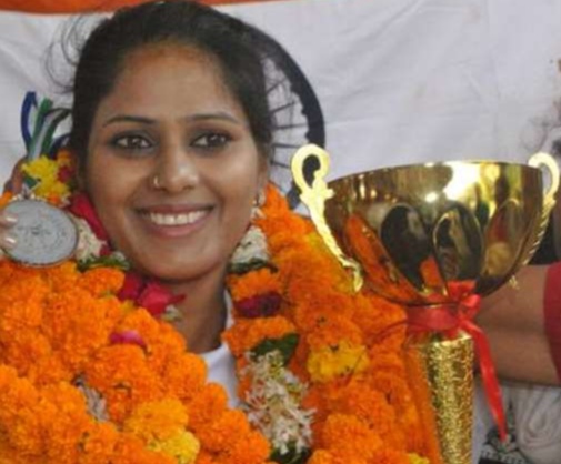 मीरजापुर में अंतरराष्ट्रीय पावर लिफ्टर निधि पटेल को तेज रफ्तार ऑटो ने मारी टक्कर, हालत गंभीर,चालक फरार