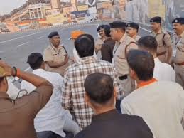 वाराणसी LIVE: पीएम मोदी के दौरे से पहले बीजेपी कार्यकर्ताओं और पुलिस में भिड़ंत