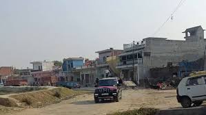 मेरठ में खतरनाक स्टंट! बारात में गाड़ियों के छत-बोनट पर लड़कों का हुड़दंग!