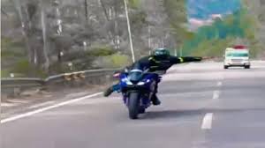 “नोएडा पुलिस पर उठे सवाल,सड़कों पर थार का आतंक! छात्रों ने की खतरनाक स्टंटबाजी | Viral Video |