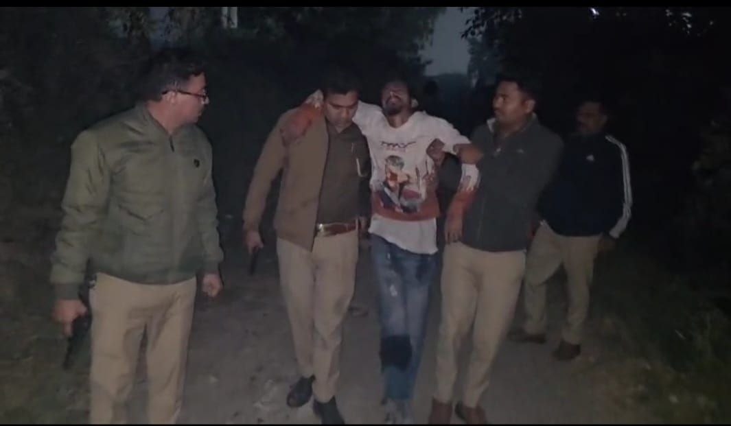 मेरठ: मॉर्निंग वॉक पर महिलाओं से चेन स्नेचिंग करने वाला आरोपी पुलिस मुठभेड़ में घायल, तमंचा और नगद बरामद