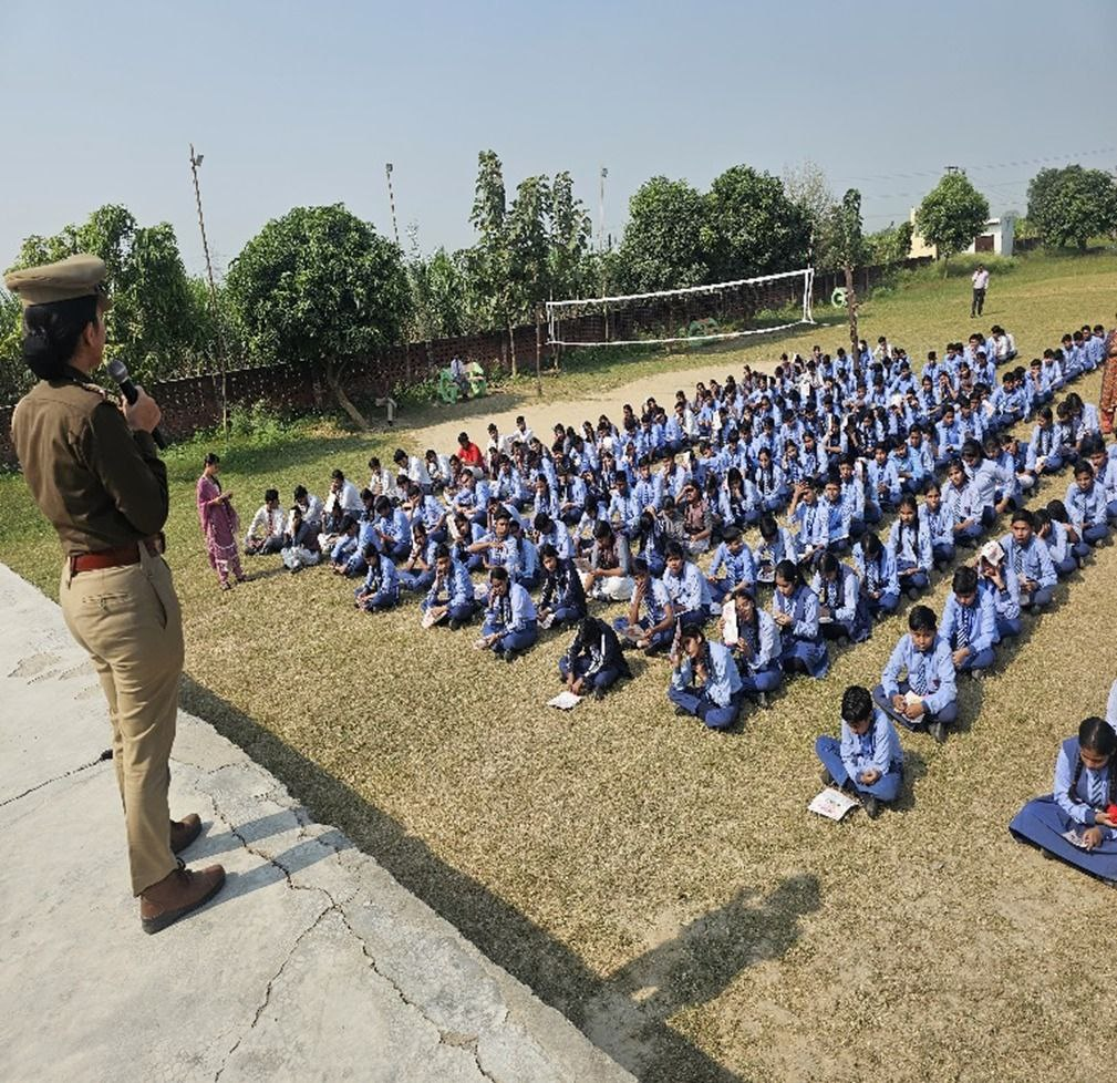 “मेरठ में मिशन शक्ति फेज-5.0: बालिकाओं और महिलाओं को सुरक्षा, हेल्पलाइन और सरकारी योजनाओं की पूरी जानकारी!”