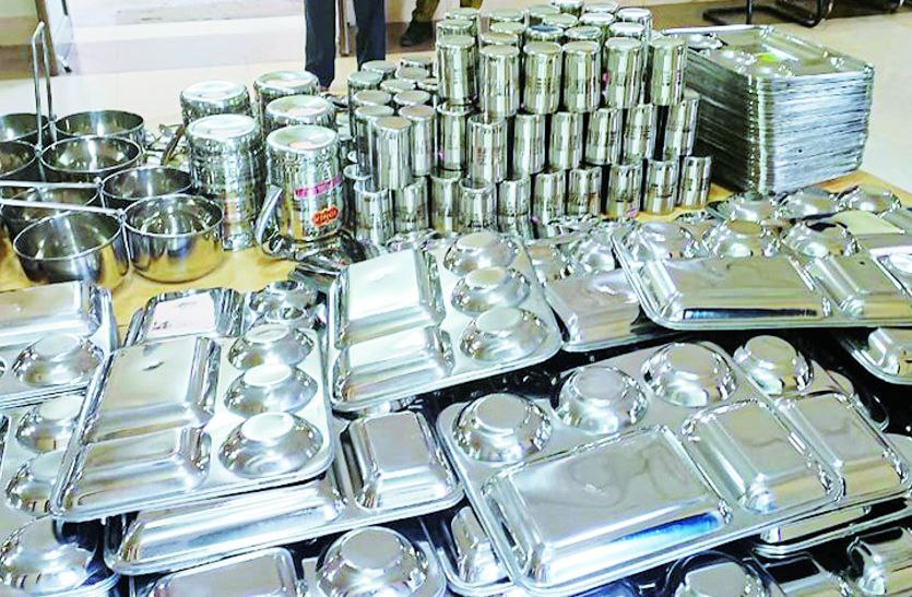 बागपत में ग्राम पंचायतों में शुरू हुआ “बर्तन बैंक”, ग्रामीणों के सामाजिक आयोजनों में सुविधा और पर्यावरण संरक्षण का नया कदम