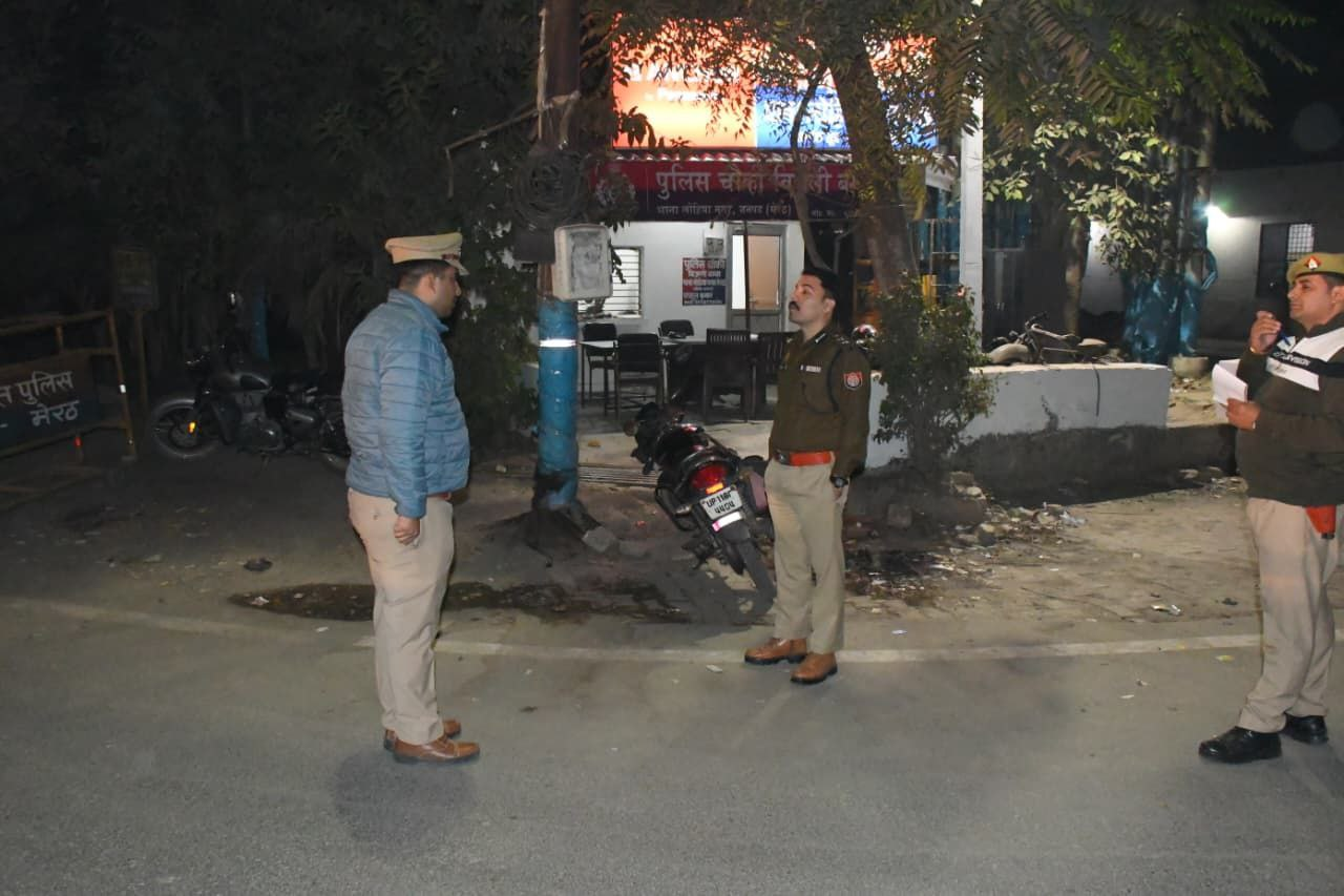 मेरठ: एसएसपी विपिन ताडा ने थाना सदर बाजार का आकस्मिक निरीक्षण किया, थानेदार निलंबित