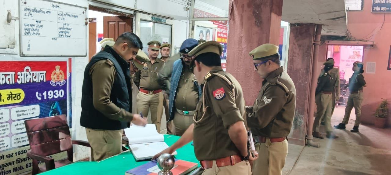 मेरठ: पुलिस अधीक्षक देहात ने थाना इंचौली का अर्धवार्षिक निरीक्षण किया