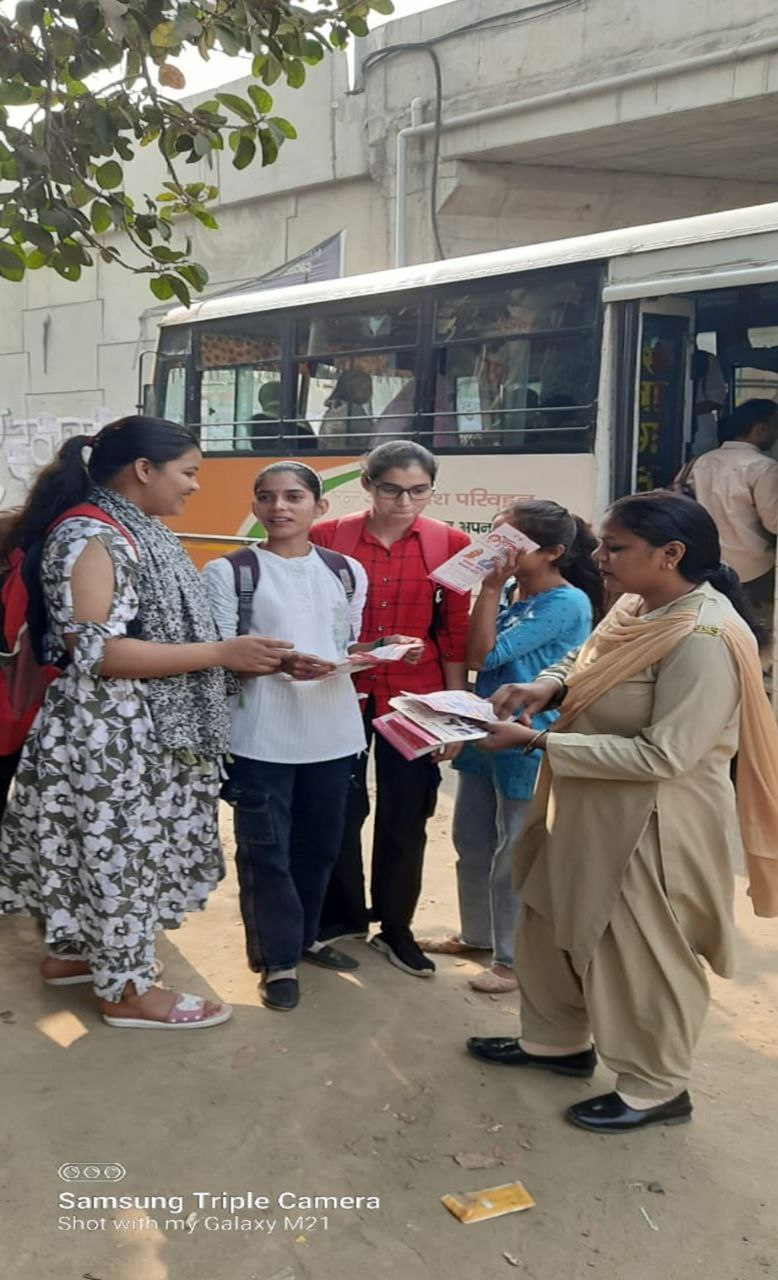 मेरठ: मिशन शक्ति फेज-5.0 के तहत महिलाओं और छात्राओं को जागरूक किया गया