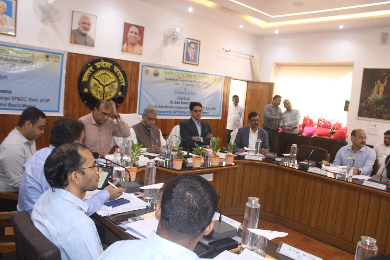 सड़कों पर धूल नियंत्रण एवं समुचित पानी के छिड़काव की करें पर्याप्त व्यवस्था - अरुण कुमार