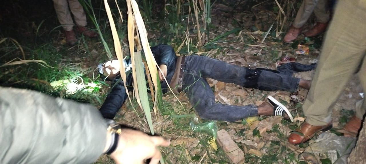 मेरठ में फायरिंग की घटना का खुलासा: पुलिस ने आरोपी को मुठभेड़ में किया गिरफ्तार,कब्जे से असलाह और कारतूस बरामद