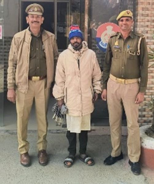 मेरठ: थाना खरखौदा पुलिस ने 18 पव्वे देशी शराब के साथ युवक को गिरफ्तार किया