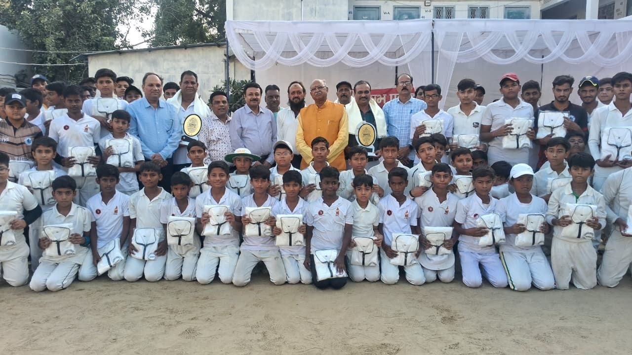 मेरठ में खेल क्षेत्र में योगदान देने वालों को विधायक अमित अग्रवाल ने किया सम्मानित