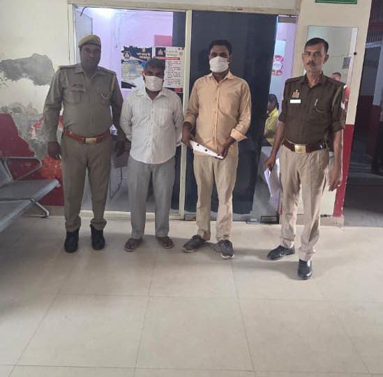 नोएडा में धारदार हथियार से हमला, शख्स को छत से फेंककर हत्या, दो गिरफ्तार