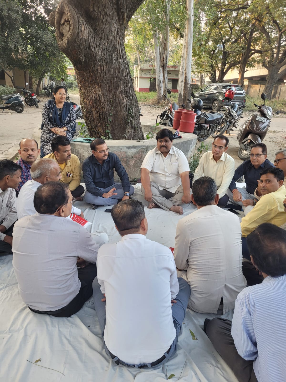 मुज़फ्फरनगर में माध्यमिक शिक्षक संघ का धरना समाप्त, एक महीने बाद जिलाधिकारी के हस्तक्षेप से बनी बात, लंबित मांगें स्वीकार