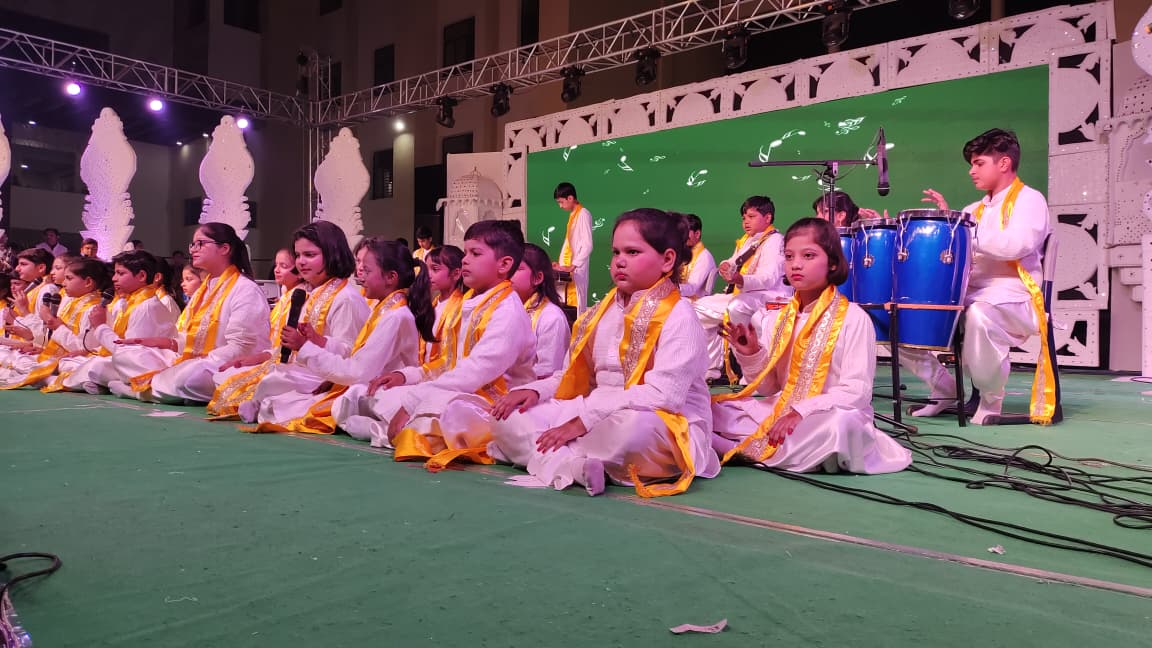 मुजफ्फरनगर: द. एस. डी. पब्लिक स्कूल का आठवां स्थापना दिवस, छात्रों को सम्मान और सांस्कृतिक प्रस्तुतियों से सजी भव्य शाम