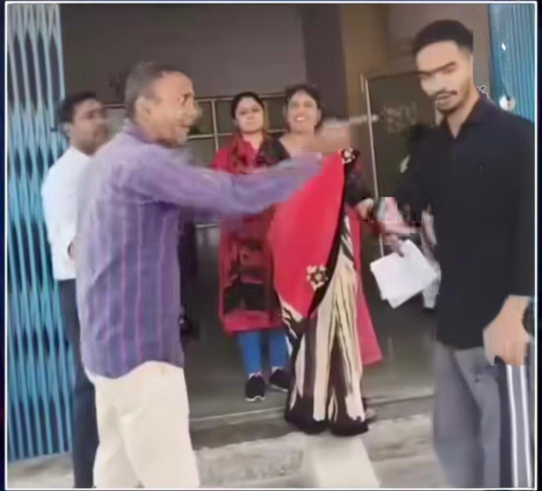 मुजफ्फरनगर के डिग्री कॉलेज में टीचर ने छात्रों से की गालीगलौज, वीडियो वायरल, छात्रों-अभिभावकों में भारी आक्रोश