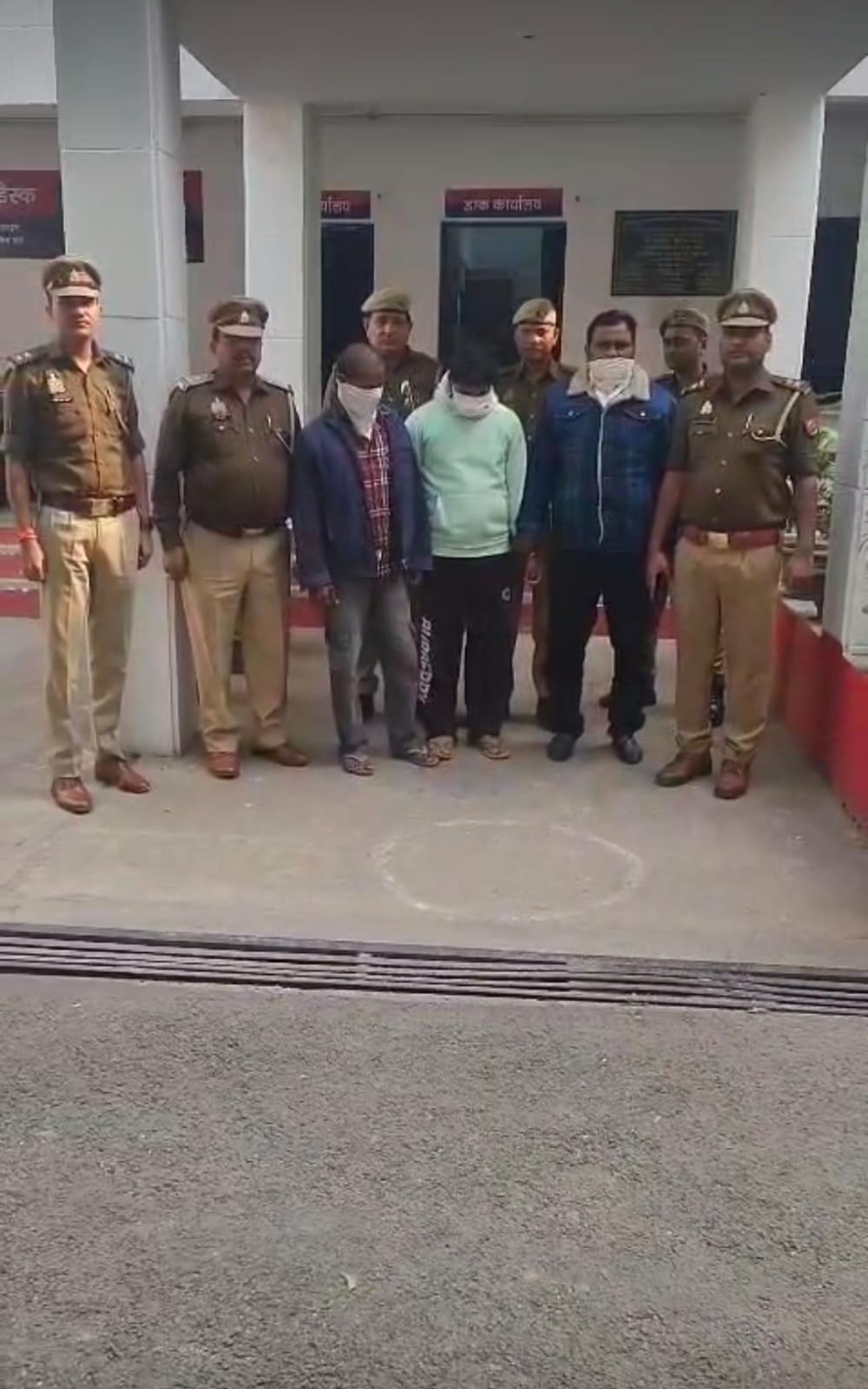 नोएडा में लग्जरी कार के टायर चोरी करने वाले गैंगस्टर एक्ट के 3 बदमाश गिरफ्तार