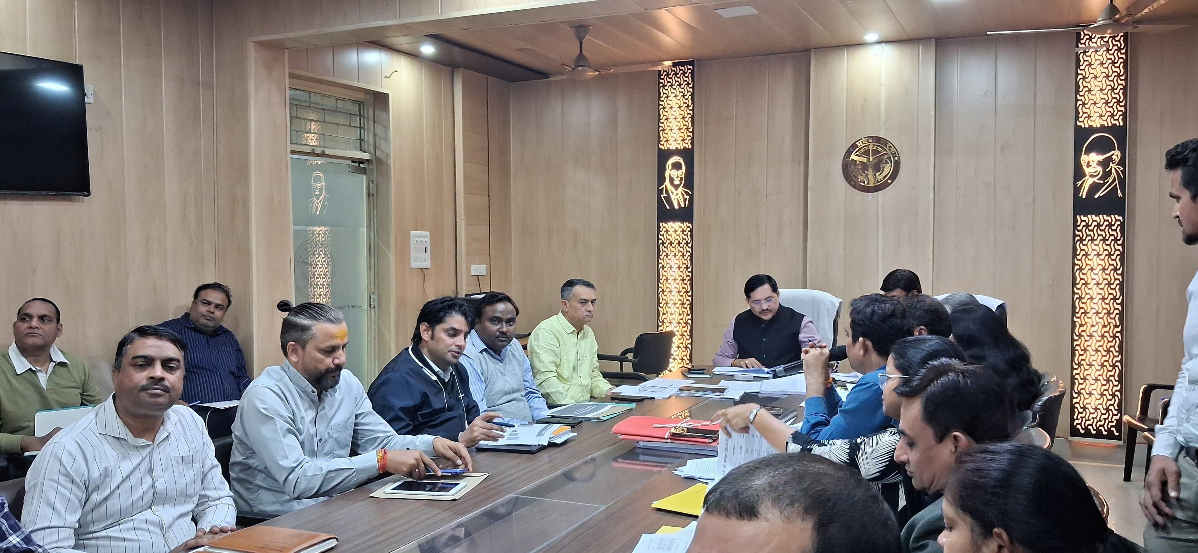 नोएडा: जिला स्वास्थ्य समिति की बैठक में स्वास्थ्य सेवाओं की समीक्षा, नवजात देखभाल सप्ताह की तैयारियां