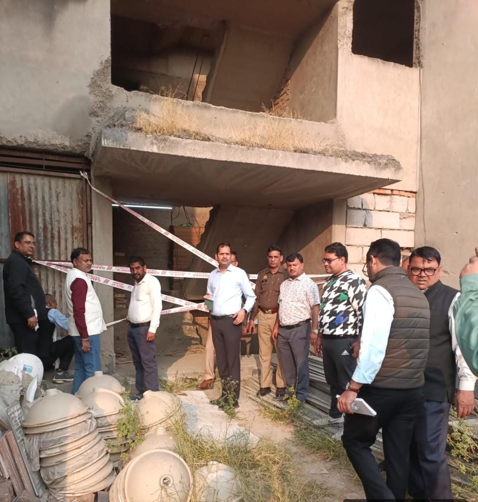 नोएडा प्राधिकरण की सख्त कार्रवाई: ग्रेनिटेट गेट प्रॉपर्टीज के तीन टावर और 10 दुकानें सील