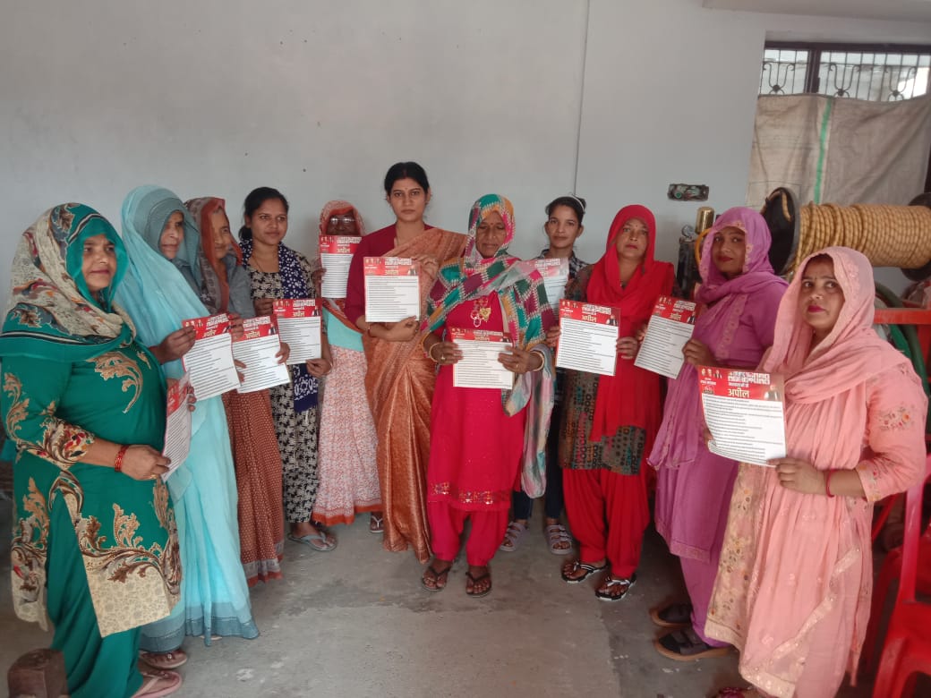 सपा नेत्री दीप्ति पाल का पुरकाज़ी में जोरदार जनसंपर्क: PDA व SIR पर ग्रामीणों को किया जागरूक