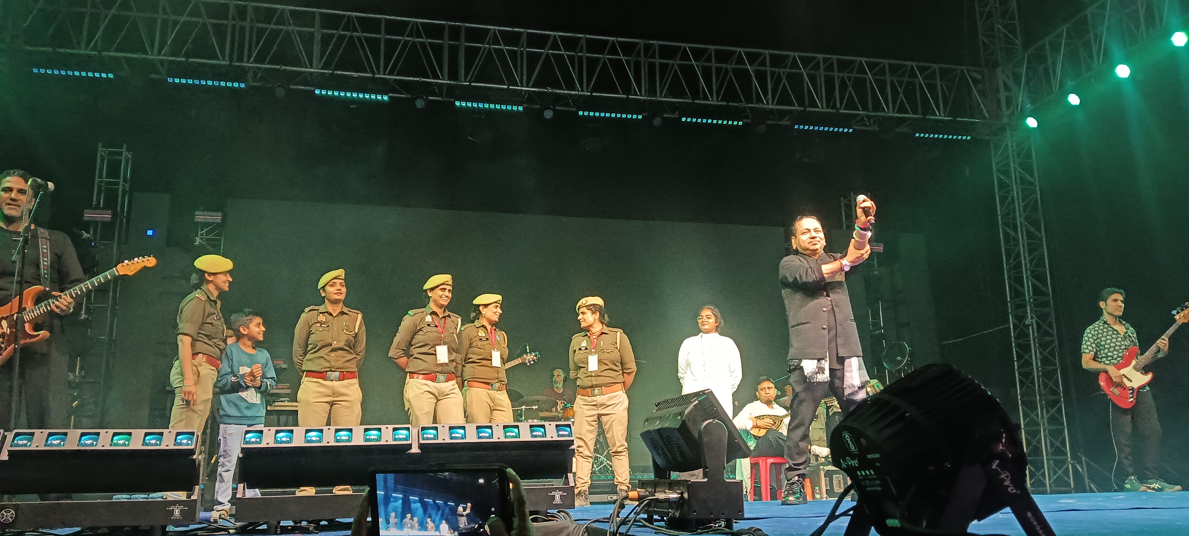 मुज़फ्फरनगर में शुकतीर्थ में सुरों की गंगा बही: कैलाश खेर की भक्ति संगीत संध्या, भक्तिमय हुई तीर्थ नगरी