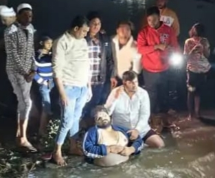 खतौली में नहर टूटने से जलभराव, भाकियू नेता अंकुश प्रधान को जल सत्याग्रह पड़ा भारी, अस्पताल में किया भर्ती