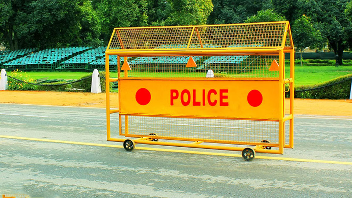 गंगा किनारे ज़मीन पर कब्जे को लेकर खूनी संघर्ष: लाठी-डंडे, फायरिंग और पथराव के बाद 14 आरोपी पहुंचे जेल