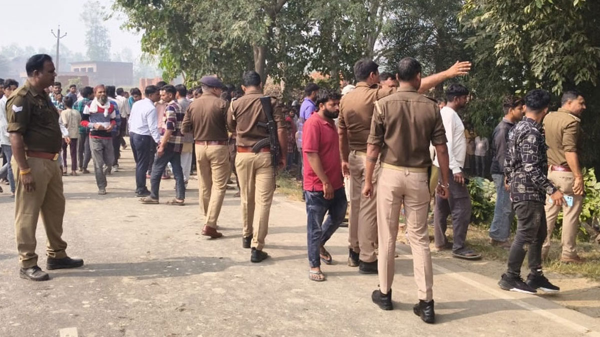 मुरादाबाद में बड़ा सड़क हादसा: ईंटों से भरी ट्रैक्टर-ट्रॉली ई-रिक्शा पर पलटी, दो की मौत दो गंभीर