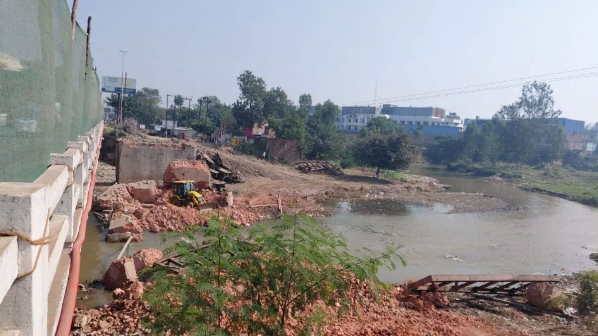 मुरादाबाद से दिल्ली अब तेज रफ्तार से: जर्जर पुल टूटा, नया 90 मीटर लंबा हाई लोड क्षमता वाला पुल बनने की शुरुआत
