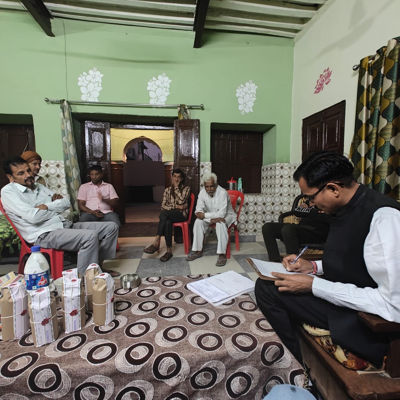 मुजफ्फरनगर के रहमतपुर गांव में शादी समारोह की मिठाई से फैली बीमारी, नकली दूध से बनी बताई जा रही मिठाई