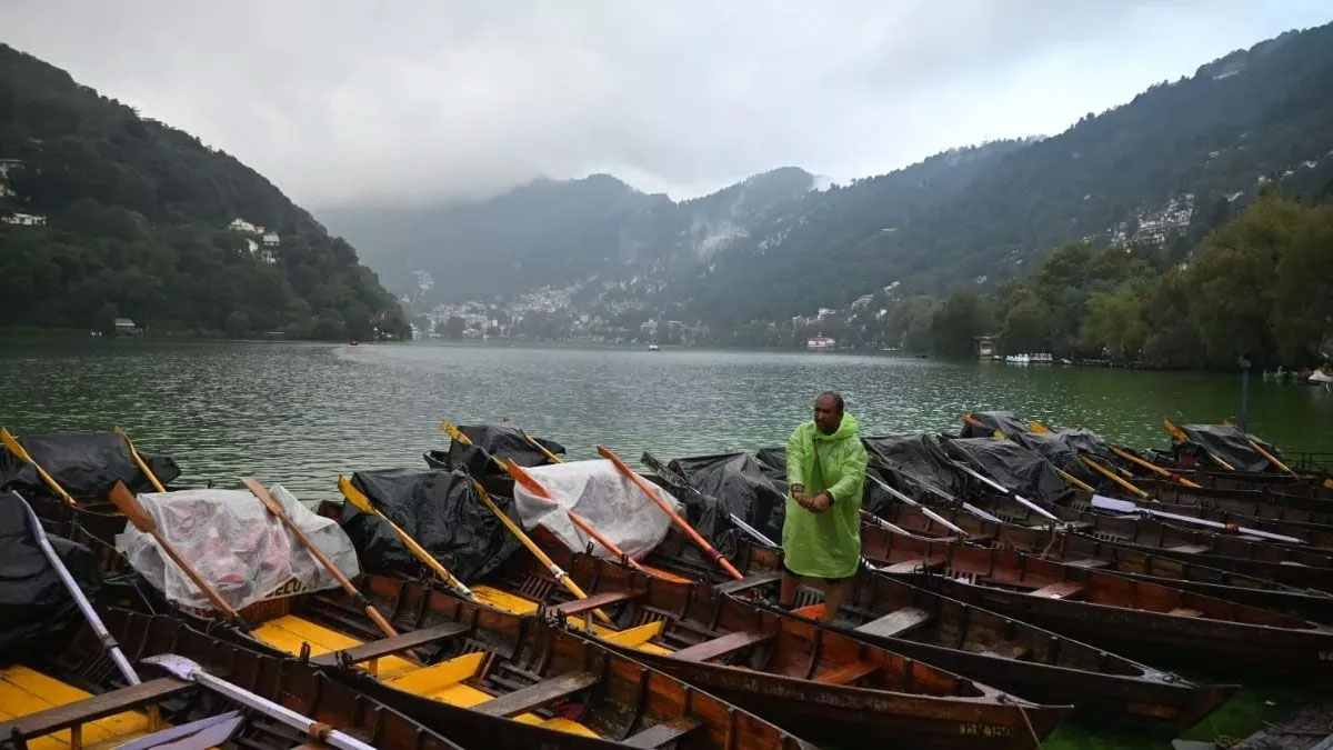 नैनी झील में घटती ऑक्सीजन का ‘साइलेंट अलार्म’: जर्जर डिस्क ट्यूब से खतरे में जलीय जीवन, अब नए एयरेशन सिस्टम से मिलेगी झील को नई सांस