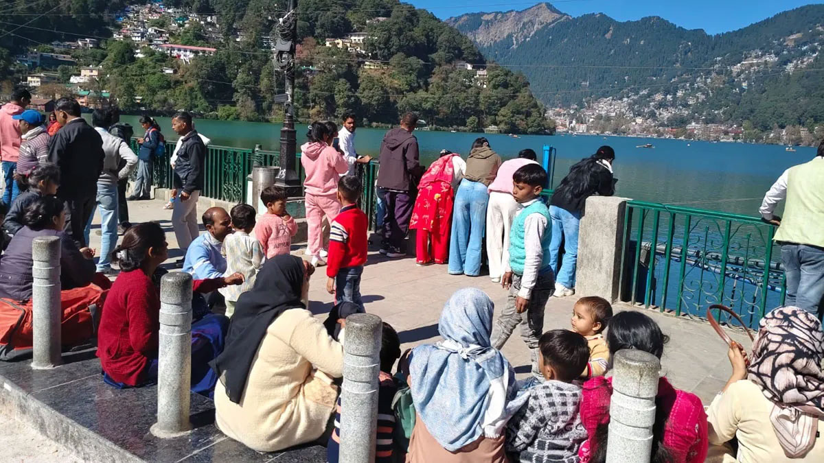 “नैनीताल में ठंड का कहर: चार डिग्री गिरा तापमान, आने वाले दिनों में और कंपकंपाएगा मौसम”