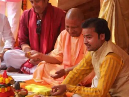 योगी-रवि किशन के करीबी कथावाचक को लॉरेंस गैंग की धमकी: सांसद-विधायक की फोटो पर क्रॉस लगाकर भेजा मैसेज